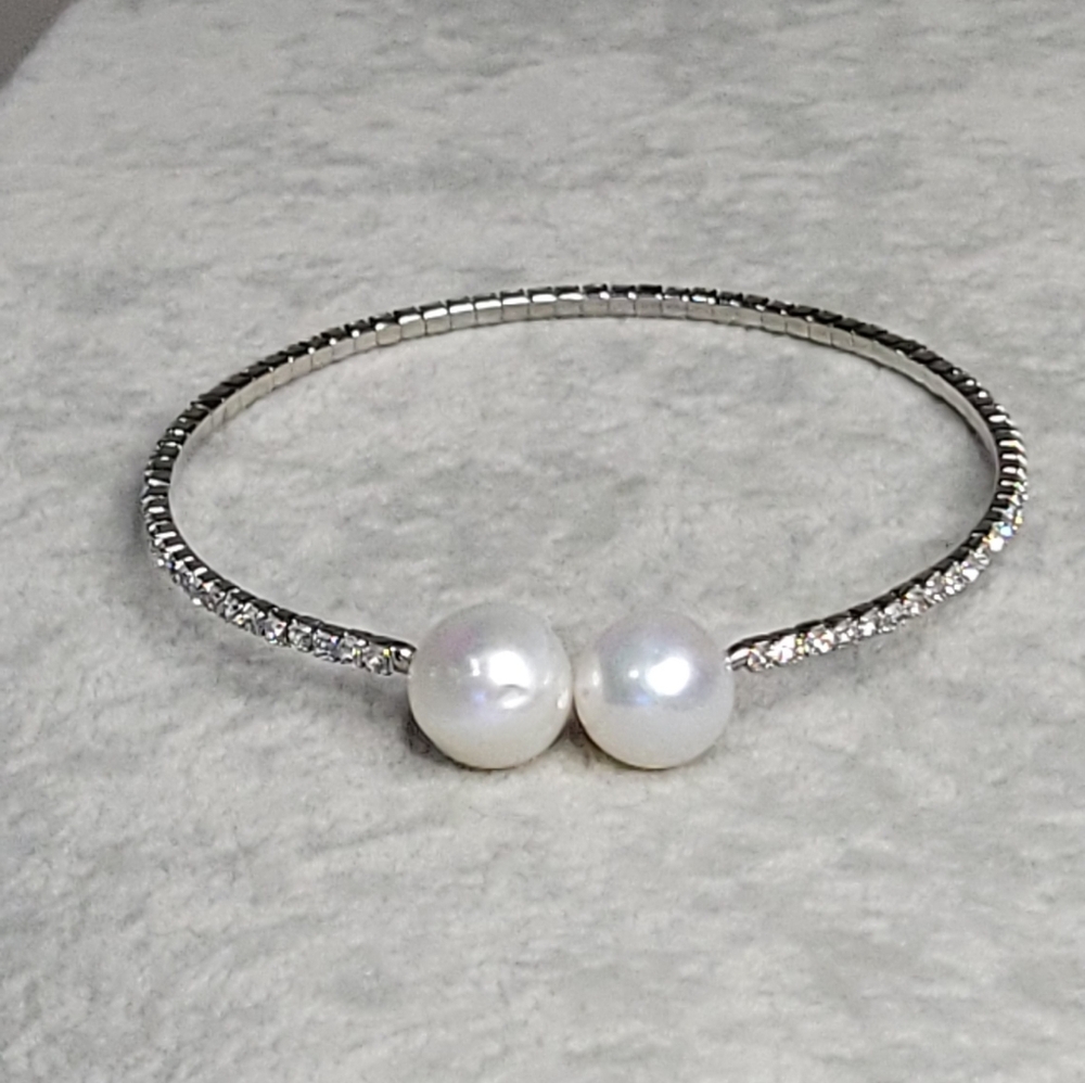 Gorgeous Large Pearl and Rhinestone Bracelet